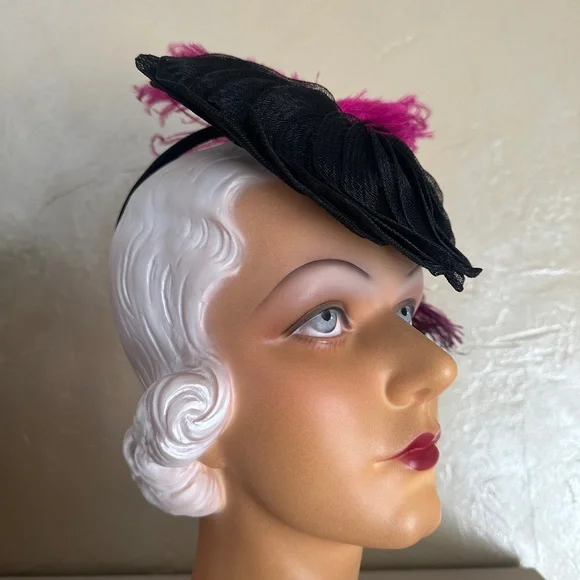 ALLURING 1930s' BLACK CRIN TILT HAT WITH FUCHSIA OSTRICH FEATHER EDGED IN BLACK